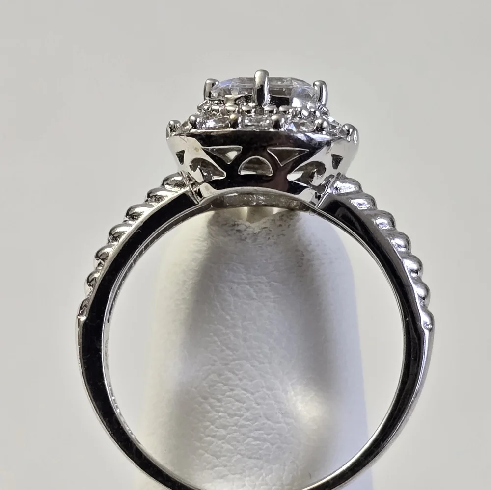 Watch Video / 14K Gold Assher Cut Solitaire Halo Ring